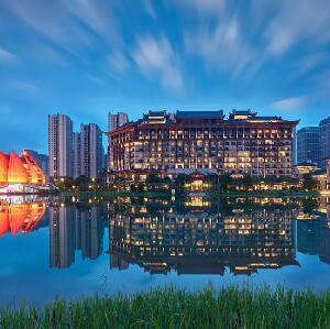 廣州融創施柏閣酒店2天1晚雙人套票（房+早餐+初級不限時滑雪+融創樂園套票）