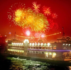 「2026馬年賀歲煙花」香港洋紫荊維港遊船自助晚餐