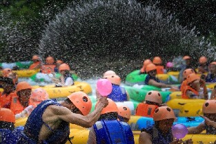 夏日避暑——清遠黃騰峽漂流圖片