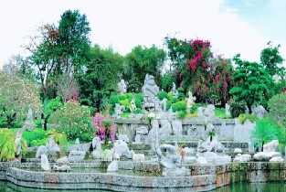芭堤雅雲石公園