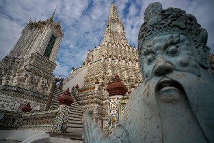 曼谷夜遊之旅：鄭王廟＆臥佛寺＆唐人街＆嘟嘟車