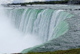 加拿大多倫多尼亞加拉瀑布+史凱龍塔+雲嶺酒莊一日遊(小包團，中文司機)