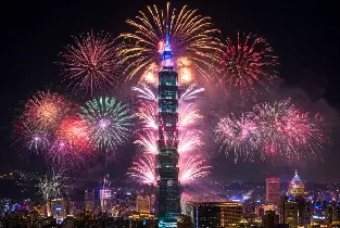【早鳥優惠】12.31 台北101跨年煙火（孔明燈和101種煙火）