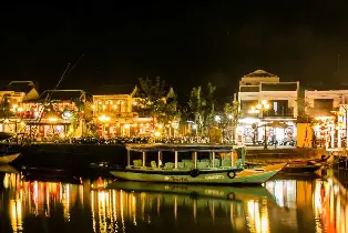 從會安/峴港乘船遊覽夜市| 椰子籃船