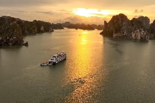 Sea Coral 2-Day 1-Night Cruise Tour | Explore the Stunning Scenery of Ha Long Bay and Lan Ha Bay