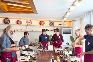 首爾傳統市場健行之旅和OME烹飪實驗室課程的韓國美食烹飪