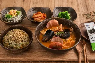 Busan Gwangalli Hallyu Cultural Experience | Korean Food + Hanbok + Yacht Tour