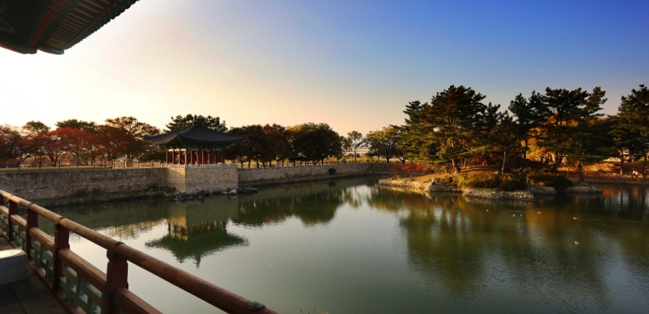 東宮與月池1.jpg