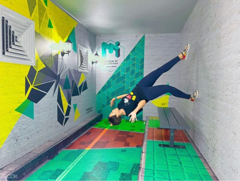 930-颠倒房.jpg