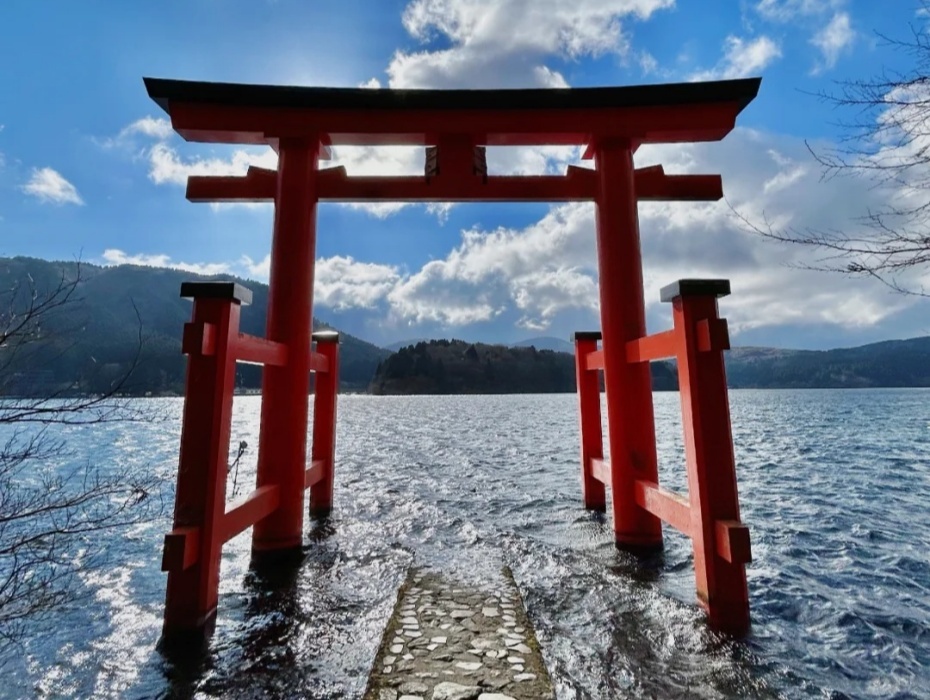 930-湖上鸟居.jpg