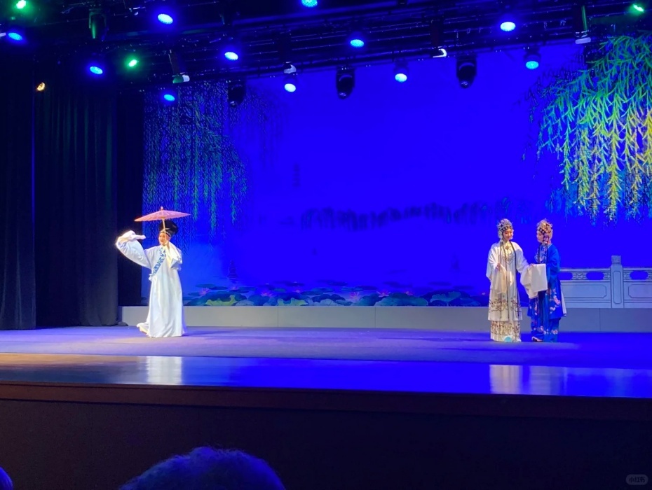 202509091155-7904276424.jpg 新加坡华族文化中心粤剧演出.jpg