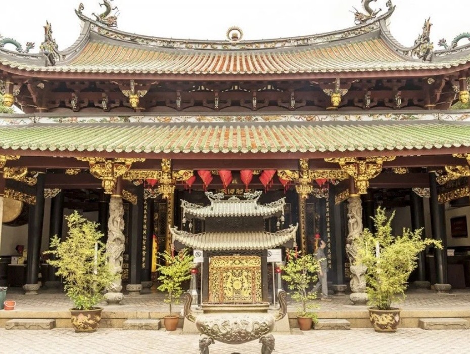 天福宮拜媽祖.jpg