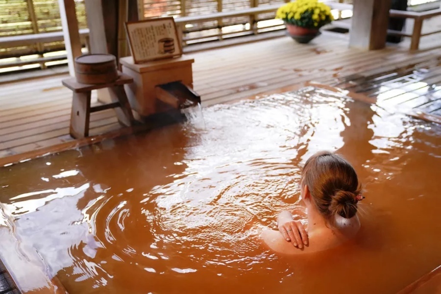 Ikaho_Onsen_golden-onsen-1024x683.jpg