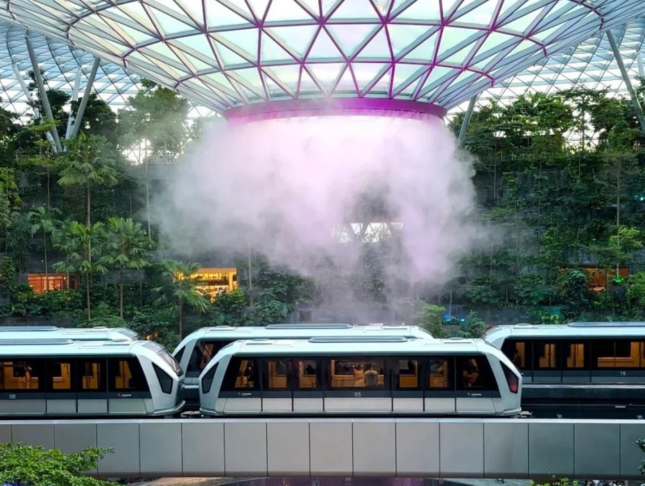 202510301337-1967875939.jpg 新加坡樟宜机场,星耀樟宜绝美的!_2_小莫的莫_来自小红书网页版.jpg