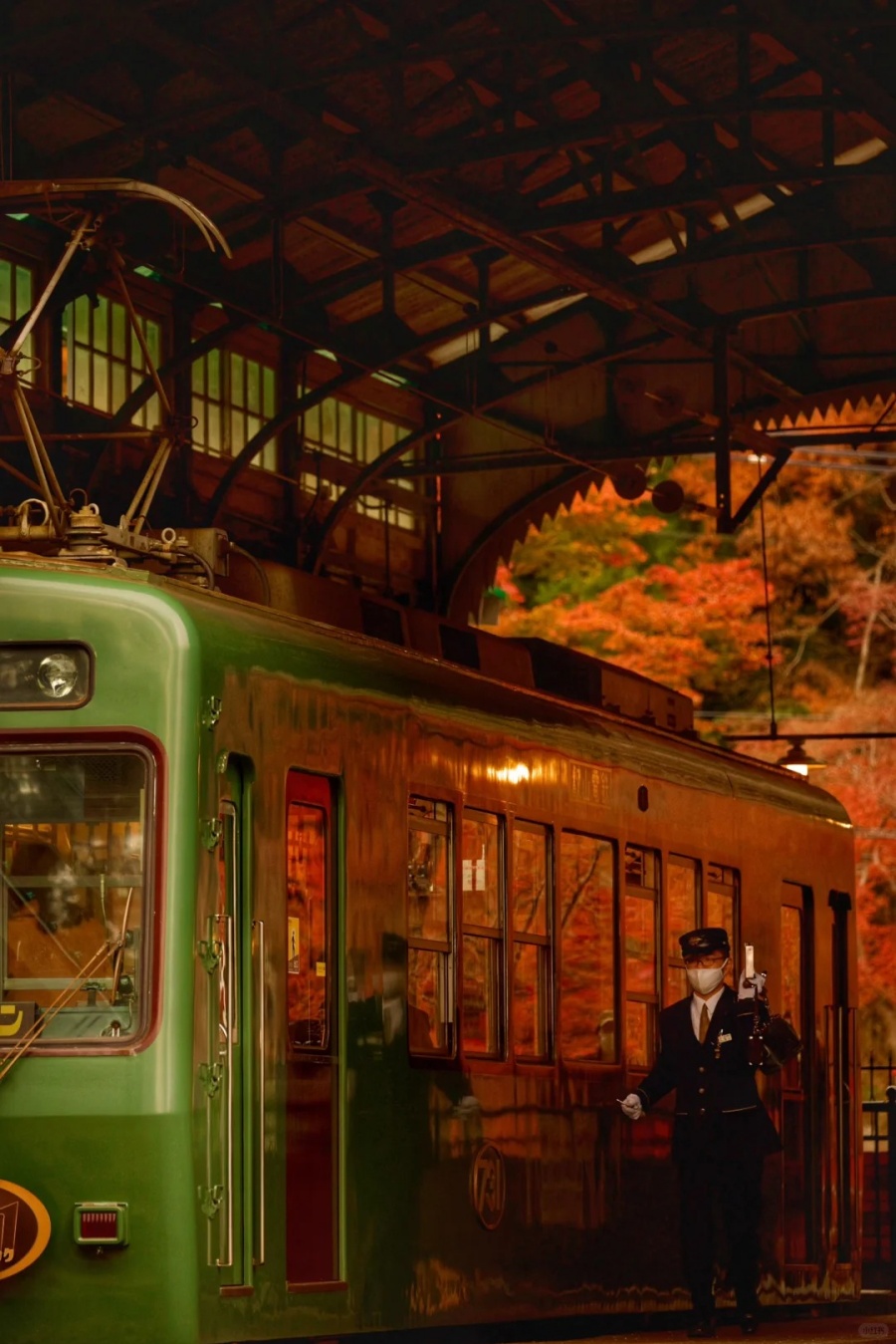 202511171509-6000415492.jpg 京都红叶推荐景色:叡山电铁「八濑比叡山口」_1_设计师摄影师 AKIRA_来自小红书网页版.jpg