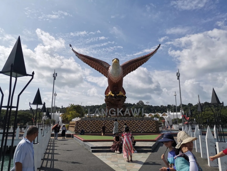 202601141627-7745428126.jpg 打卡雄鹰广场_4_青橙子_来自小红书网页版.jpg