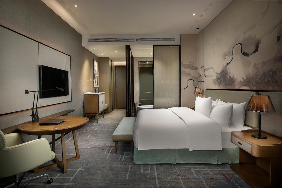 202604051740-4184788051.jpg 堇山湖景大床930-1.jpg