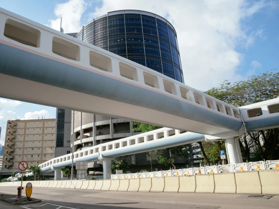 wai-yip-pedestrian-bridge-960x720_webp.webp
