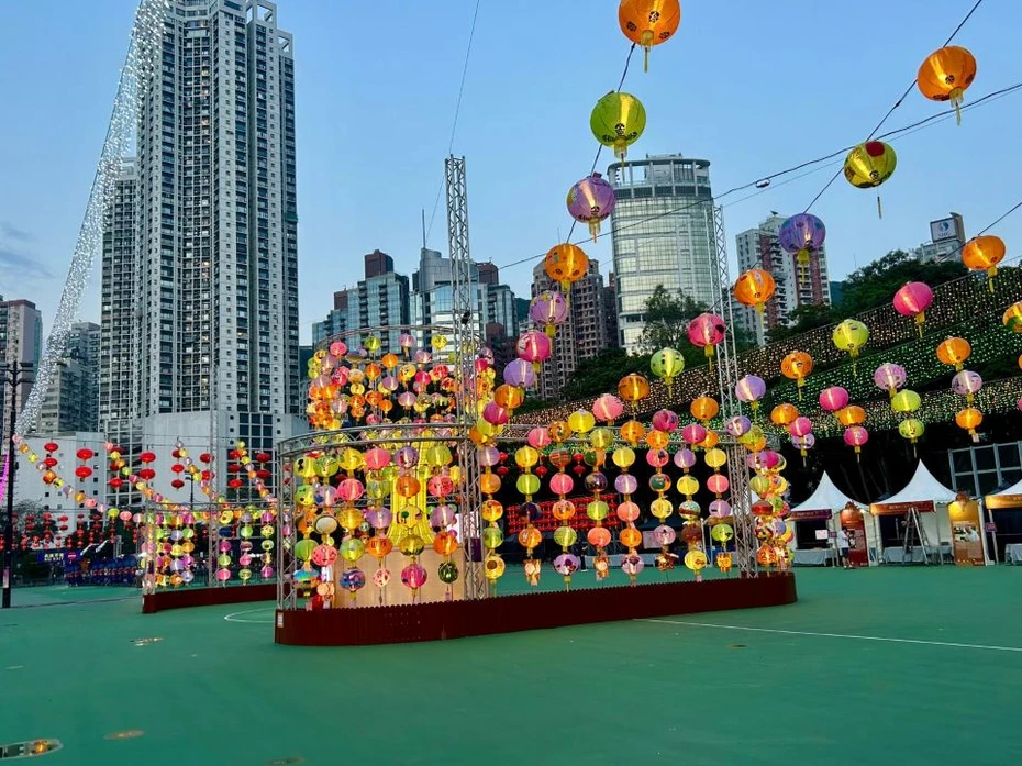 victoria-park-lanterns-960x720_webp.webp